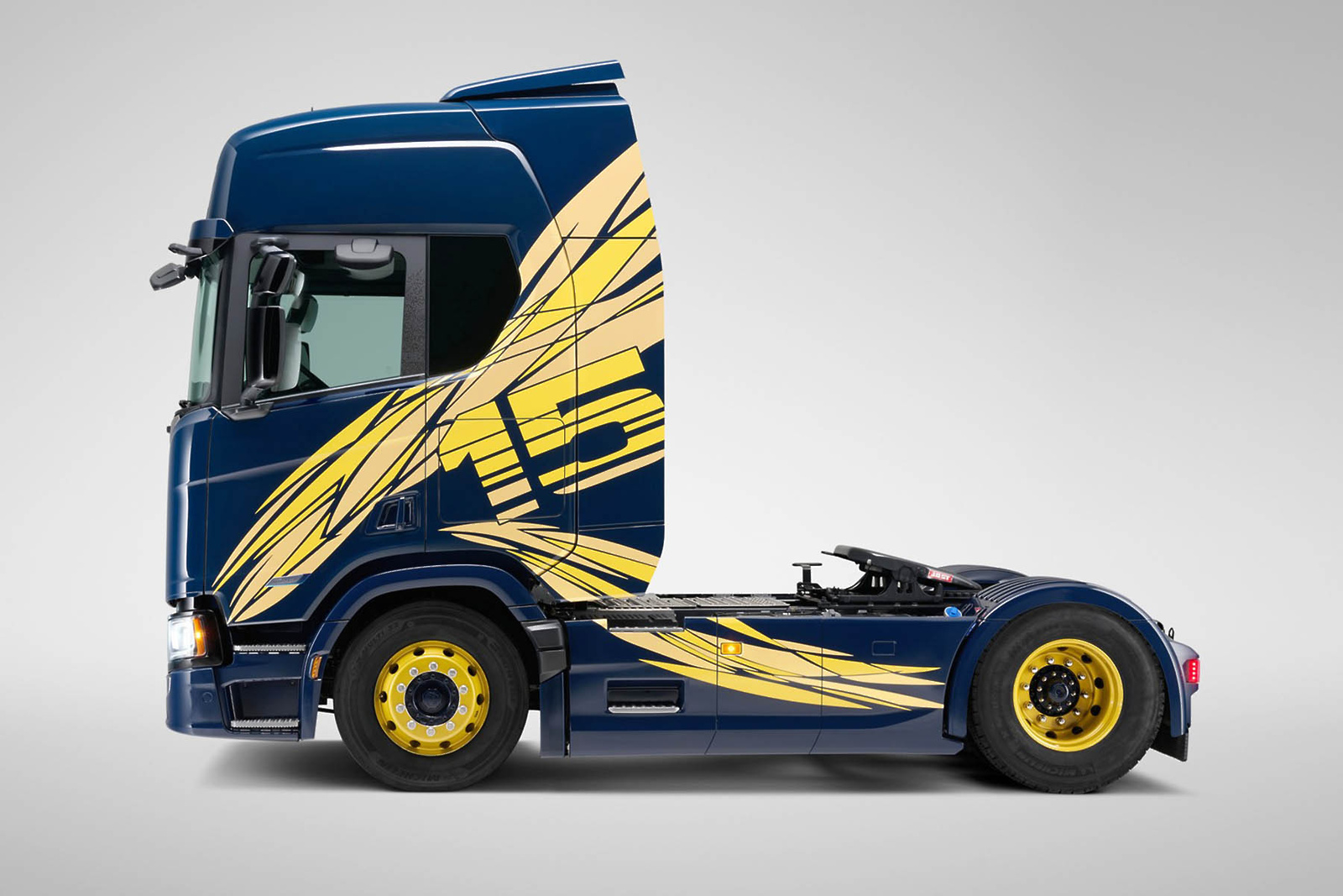 scaniasvempajapan03