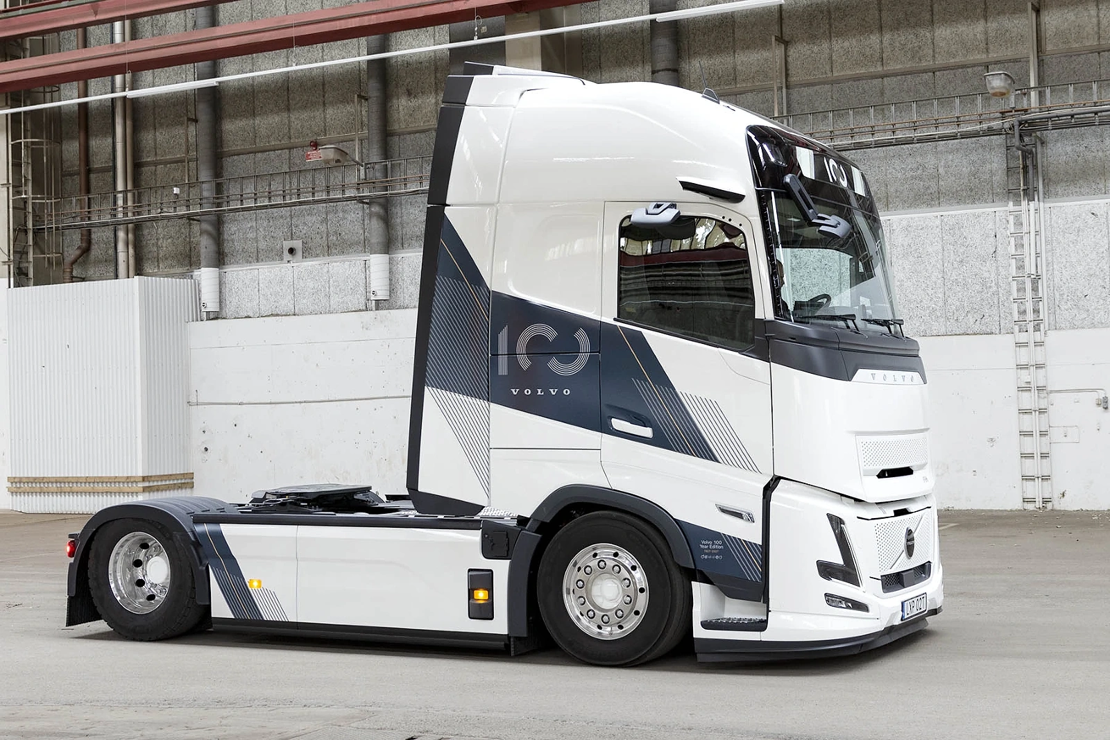 Volvo 100 Year 03