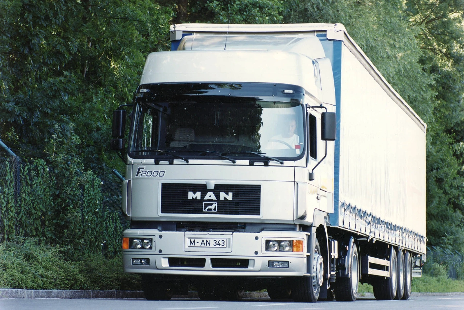 MAN F2000 02