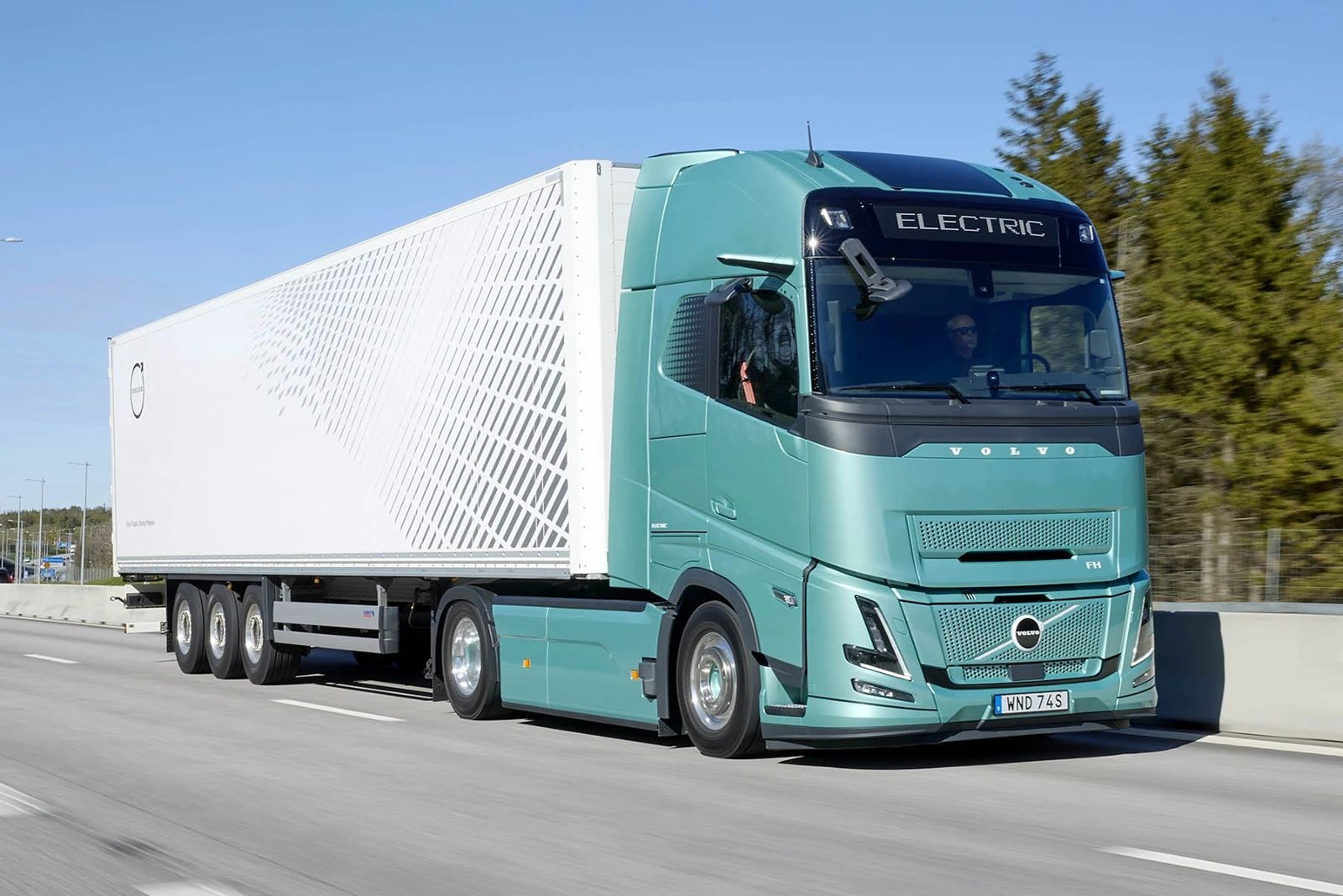 Volvo electric 01