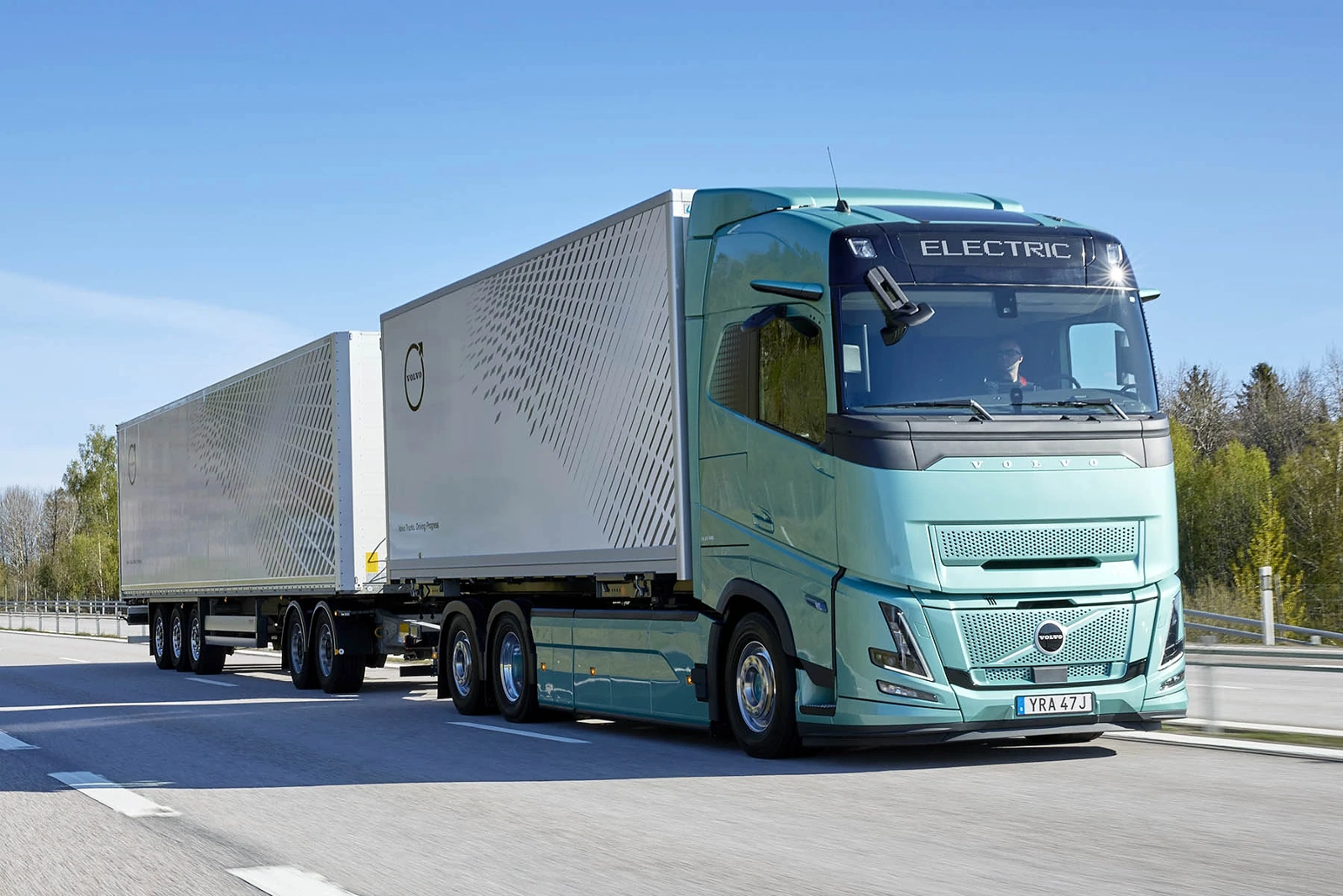 Volvo electric 04