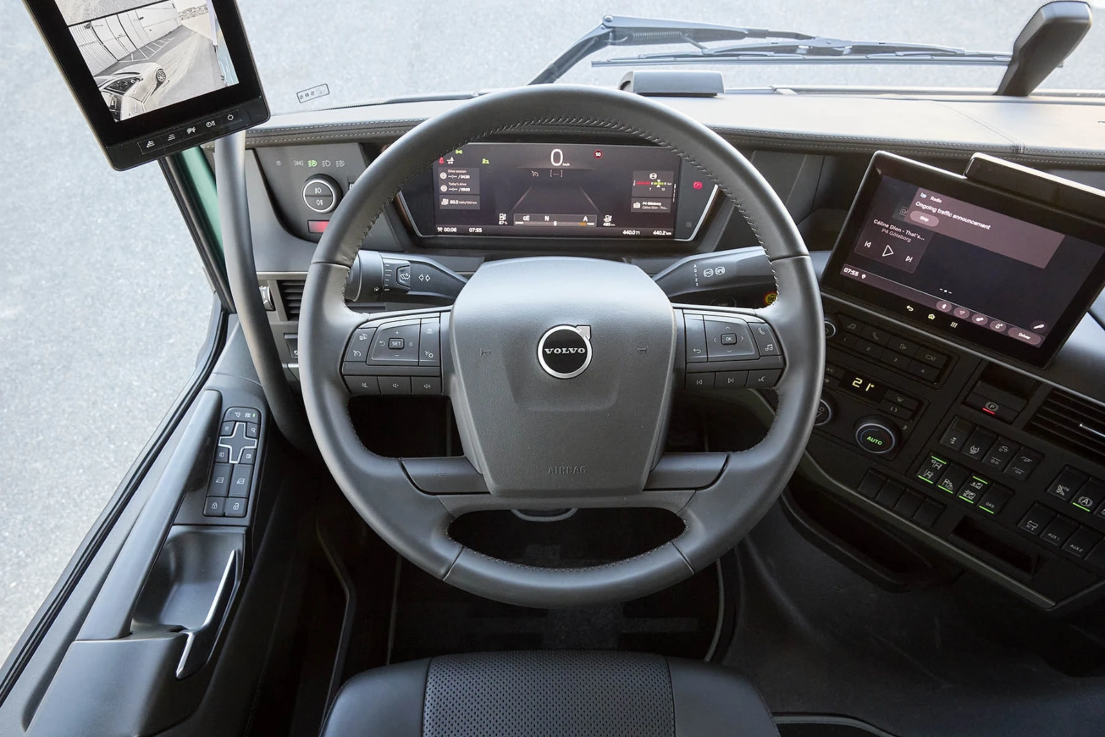 volvo electric 2 0010
